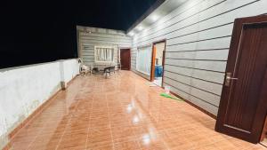 Siseõu või muu väliala majutusasutuses Luxury 1BR Apartment in Sukkur & River View Balcony Near Military Road-2nd