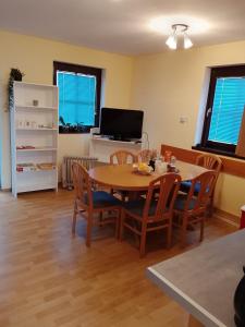 TV a/nebo společenská místnost v ubytování Melisa's Holiday Home