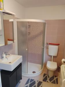 Koupelna v ubytování Melisa's Holiday Home