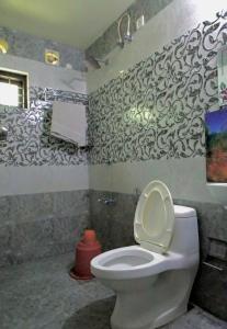 Ένα μπάνιο στο Munroe Mangrove Forest Lake Holidays Resorts