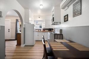 Kuchyň nebo kuchyňský kout v ubytování Drake Cottage 311