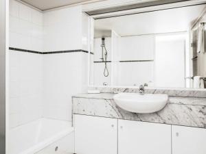 Phòng tắm tại BreakFree Capital Tower Apartments +66 ảnh