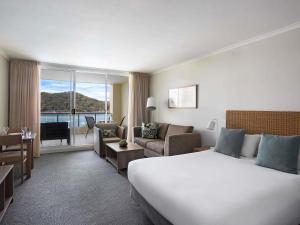 Ένα ή περισσότερα κρεβάτια σε δωμάτιο στο Mantra Ettalong Beach +69 φωτογραφίες