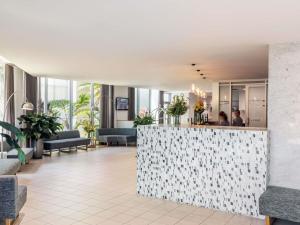 Un lugar para sentarse en Mantra Trilogy 101 fotos más