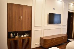 TV a/nebo společenská místnost v ubytování Sunglow Hotel