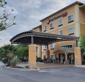 Budova, kde se hotel nachází