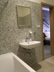 Koupelna v ubytování Hotel Bílý Páv