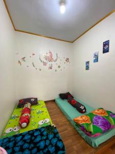 En eller flere senge i et værelse på villa bukit asri berastagi no32