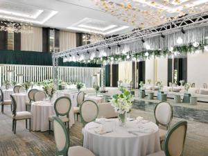 Restoran või mõni muu söögikoht majutusasutuses Mövenpick Hotel Waad Al Shamal