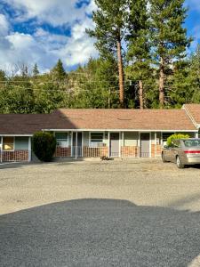 Φωτογραφία από το άλμπουμ του Shastina Square Inn σε Weed