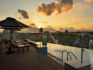 Bazén v ubytování Novotel Nairobi Westlands nebo v jeho okolí