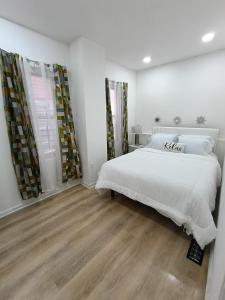 Postel nebo postele na pokoji v ubytování Eden connect 2bedroom apt