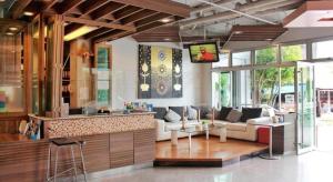 a living room with a couch and a table at The Finn Hotel in Ban Liap