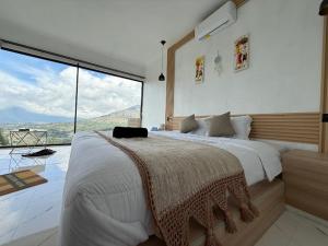 Ένα ή περισσότερα κρεβάτια σε δωμάτιο στο Pinggan Mountain View Batur
