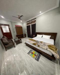 Una cama o camas en una habitación de The Bel Hotel & Restaurant