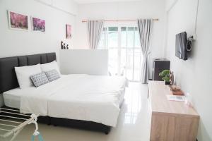 Postel nebo postele na pokoji v ubytování Baan Ploy Inn 2