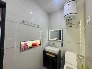 Et badeværelse på Gulmarg Palace Group OF Resorts