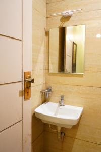 Un baño de Alphineglow Hotel 14 fotos más