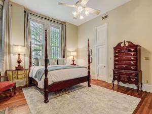 Voodi või voodid majutusasutuse Parlor on Lafayette toas +46 fotot