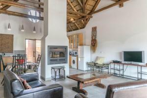 Μια τηλεόραση ή/και κέντρο ψυχαγωγίας στο Zebula Golf Estate & Spa Executive Holiday Homes