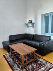 Istumisnurk majutusasutuses Estate Bungalow with Waterfall, Mountain & Valley Views