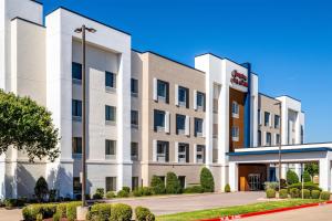 un rendu de la façade d'un hôtel dans l'établissement Hampton Inn and Suites Waxahachie, à Waxahachie
