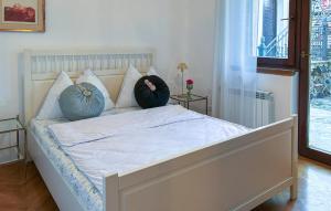 Voodi või voodid majutusasutuse Awesome Apartment In Opric With House Sea View toas