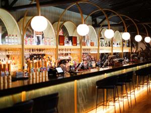 Zona de lounge sau bar la Mercure Orange