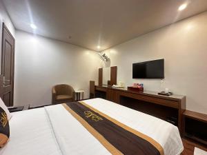 Et tv og/eller underholdning på THANH LAM Hotel- KĐT Bắc Linh Đàm