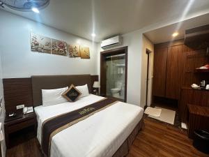 En eller flere senge i et værelse på THANH LAM Hotel- KĐT Bắc Linh Đàm