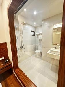 Et badeværelse på THANH LAM Hotel- KĐT Bắc Linh Đàm