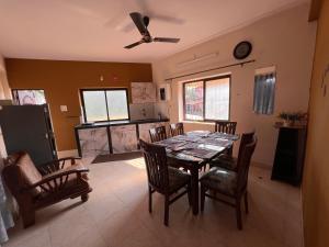 a kitchen and dining room with a table and chairs at Casa de Aaron in Colva