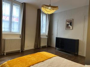 Postel nebo postele na pokoji v ubytování Le Charlet, Entre Marais et Coeur de ville