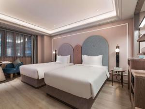Ένα ή περισσότερα κρεβάτια σε δωμάτιο στο Mercure Ningbo Yinzhou