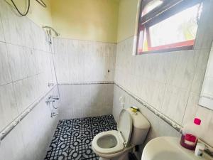 Ένα μπάνιο στο Sunshine villa +4 φωτογραφίες