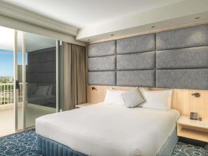 Postel nebo postele na pokoji v ubytování The Sebel Twin Towns