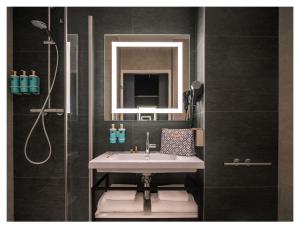 Ένα μπάνιο στο Novotel Paris Val de Fontenay +80 φωτογραφίες