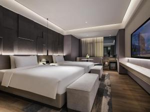 Ένα ή περισσότερα κρεβάτια σε δωμάτιο στο Novotel Jinan North Down Town