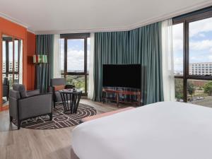 Μια τηλεόραση ή/και κέντρο ψυχαγωγίας στο Pullman Nairobi Upper Hill