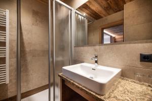 Ένα μπάνιο στο Hotel Garni Ransburgerhof +140 φωτογραφίες