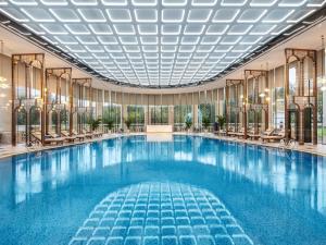 Πισίνα στο ή κοντά στο Swissôtel Hefei Grand Park