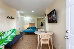 Ένα ή περισσότερα κρεβάτια σε δωμάτιο στο Aesthetic Boho Studio Near Maginhawa & UP