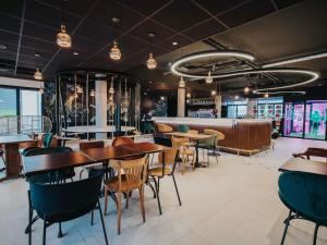 Restaurace v ubytování Greet Hotel Brest Aéroport