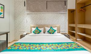En eller flere senge i et værelse på Treebo Liyan Orchid, Hsr Layout + 43 billeder
