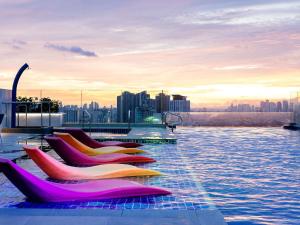 Πισίνα στο ή κοντά στο ibis Styles Manila Araneta City