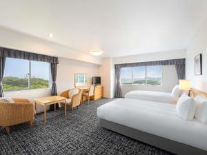 Postel nebo postele na pokoji v ubytování Mercure Fukuoka Munakata Resort & Spa