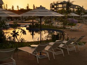 Bazén v ubytování Grand Mercure Okinawa Cape Zanpa Resort nebo v jeho okolí