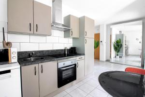 Kuchyň nebo kuchyňský kout v ubytování Sweet-Leaf Calme, proche Luxembourg