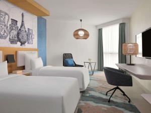 Μια τηλεόραση ή/και κέντρο ψυχαγωγίας στο Mövenpick Hotel & Apartments Ghala Muscat