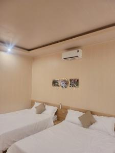 Postel nebo postele na pokoji v ubytování hottel hung phat